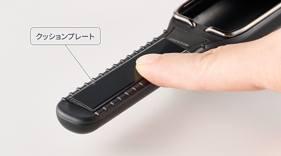 髪を挟むと沈み込む「クッションプレート」イメージ