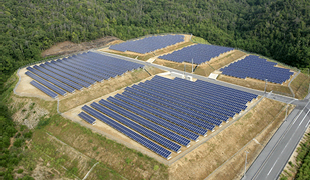 写真：シャープ三原太陽光発電所