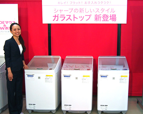 新製品ラインアッププラズマクラスター洗濯乾燥機　左より＜ES-GX950-N（ゴールド系）＞、＜ES-GX850-P(ピンク系)＞、＜ES-GX850-S(シルバー系)＞