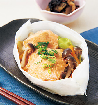 さけと野菜の紙包み蒸し