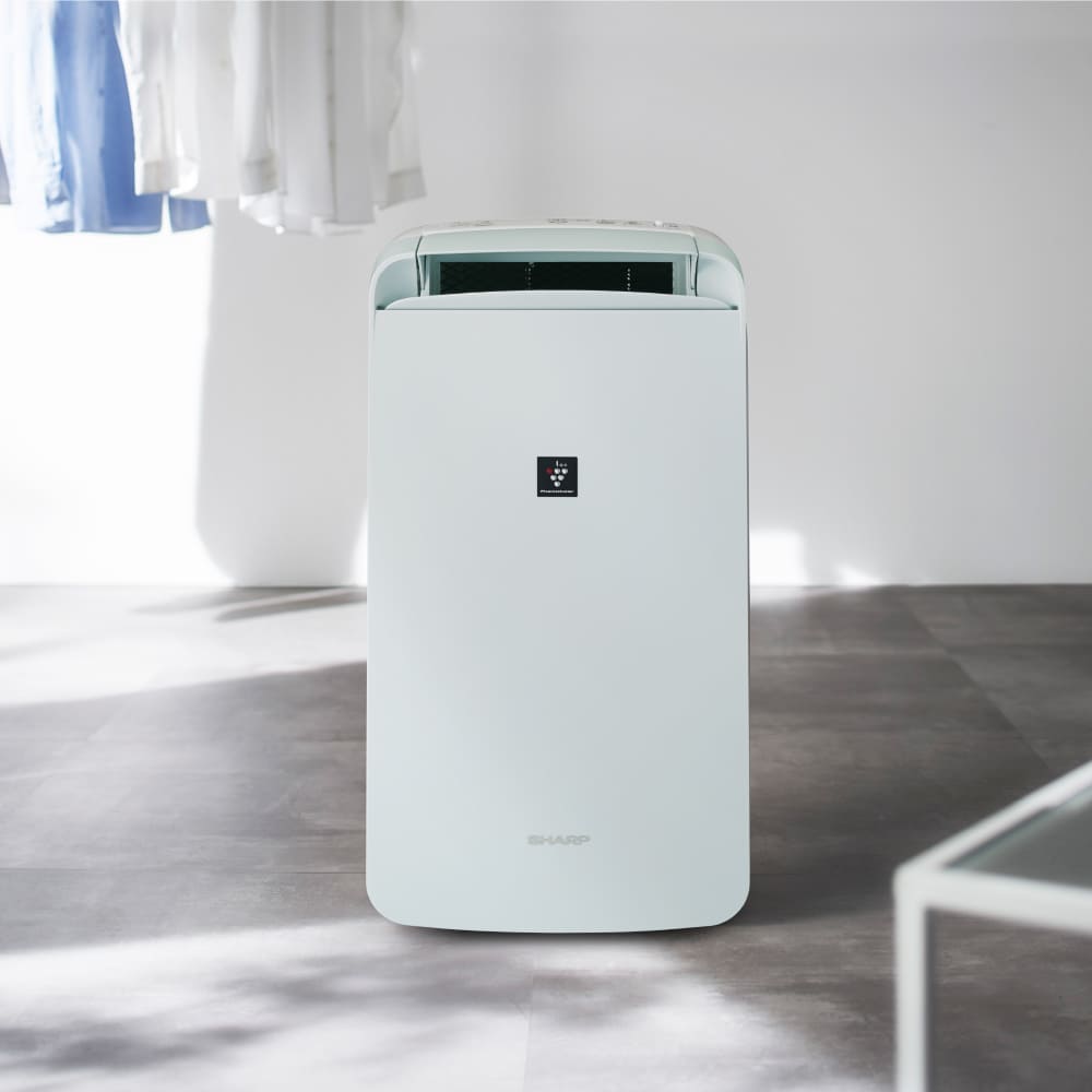 コンプレッサー方式冷風・衣類乾燥除湿機CM-U100:室内設置イメージ（衣類乾燥）