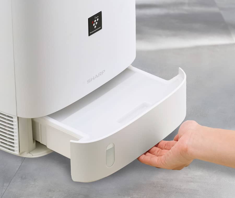 本体から排水タンクを引き出しやすいことを示す画像。