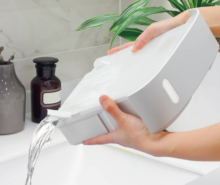 排水タンクは蓋つきの状態で排水できることを示す画像。