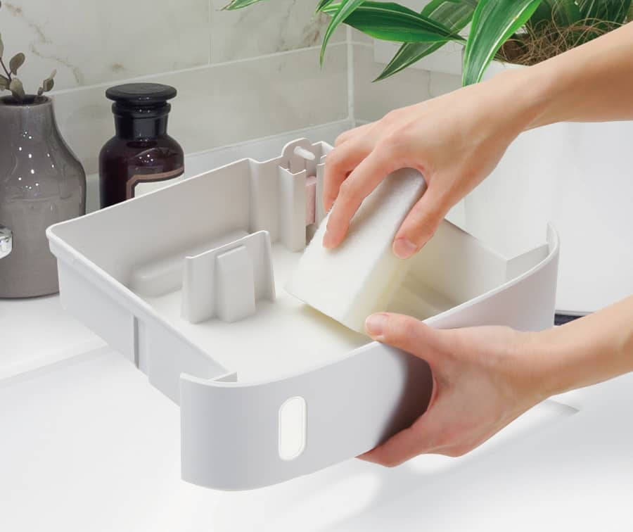 排水タンクは凹凸が少なく洗いやすいことを示す画像。