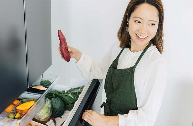 真ん中レイアウト野菜室の野菜出し入れイメージ